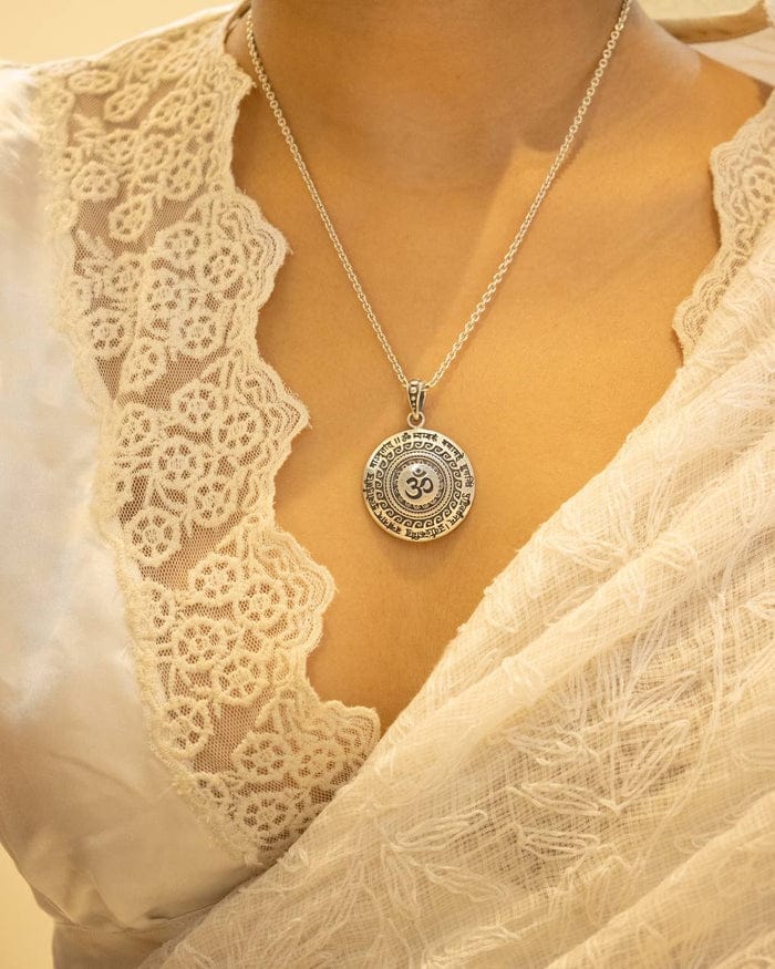 Maha Mrityunjaya Mantra Om Pendant